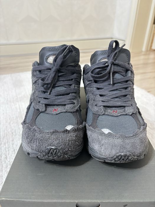 Продам New Balance 2002r