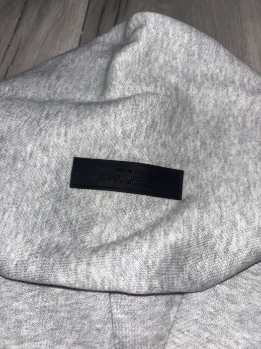 Vand Compleu Essentials Nou cu eticheta