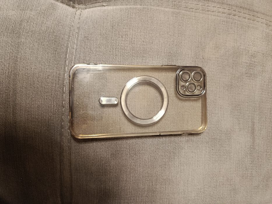 Прозрачны чехол на iPhone 13 Pro Max с MagSafe и защитой камеры