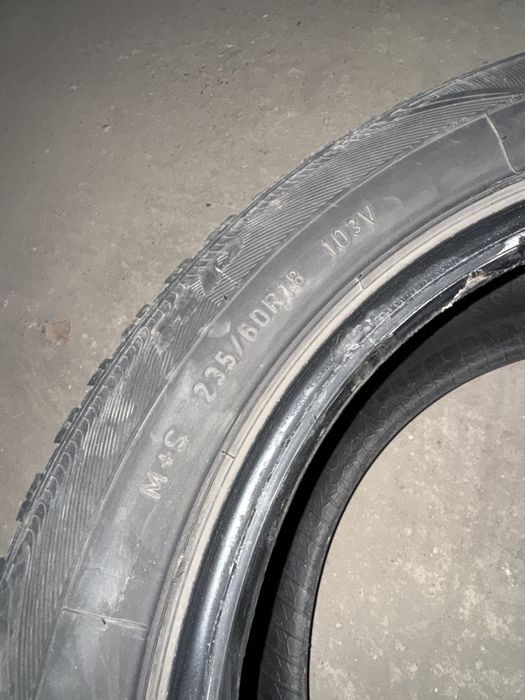 Комплект шин размером 235/60/18