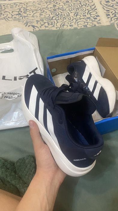 Адидас сатылады сост новый почти 1-2рет киылген размер 40-41