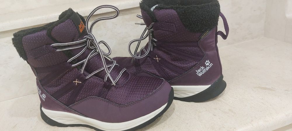 Детски зимни боти за момиченце.