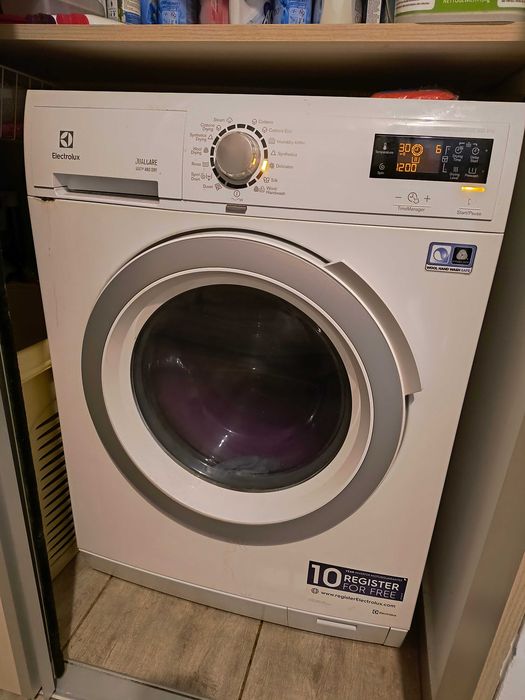 Masina de spalat rufe cu uscator Electrolux - necesita reparatii