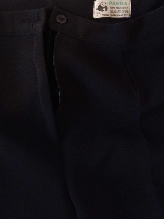 Продавам дамски черен панталон номер 52