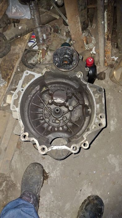 Продам кпп на гольф двигатель АЕЕ 1.6