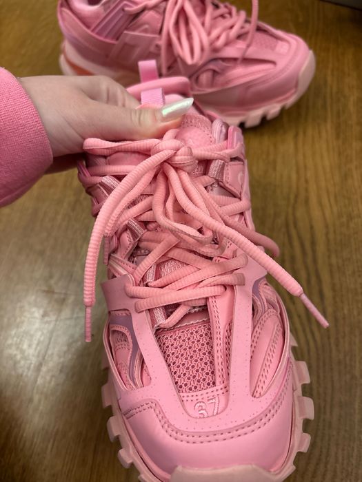 Balenciaga track 37