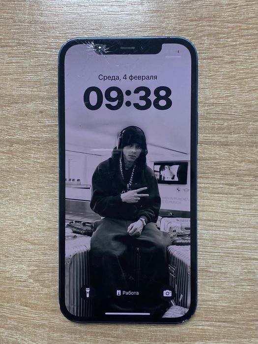 Айфон 11 белый и 12 черный