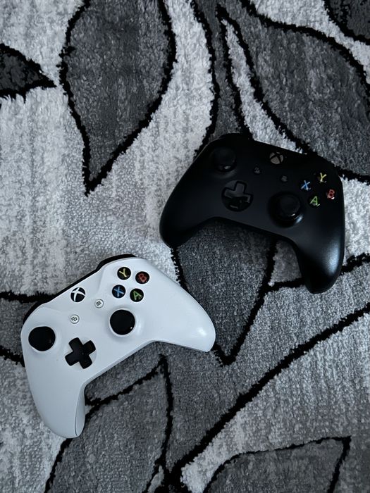 Consola jocuri Xbox One S 1TB cu 2 controllere si 3 jocuri