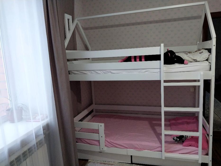 Продам детскую кровать двухярусную