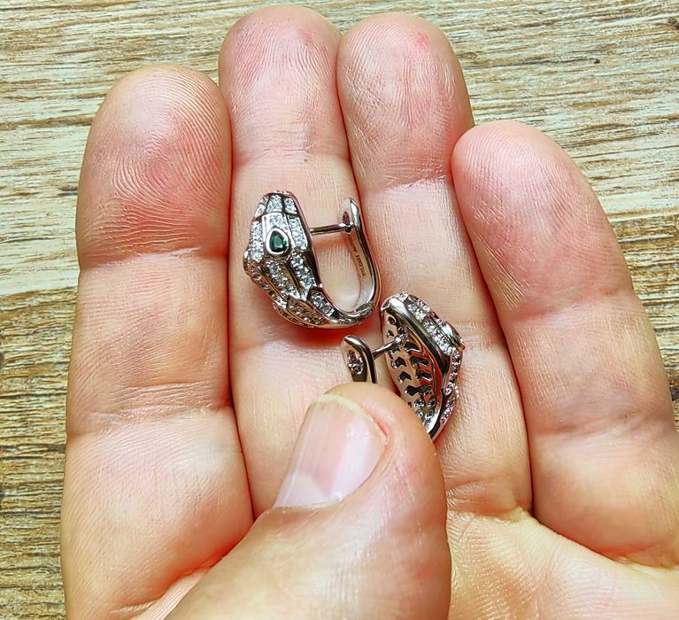 Обеци със змийски глави - Serpenti Earrings на Bvlgari инкрустирани с циркониеви камъни