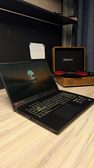 ASUS TUF Gaming F17 17.3" / 16 Гб / SSD 512 Гб  + мышь + наушники