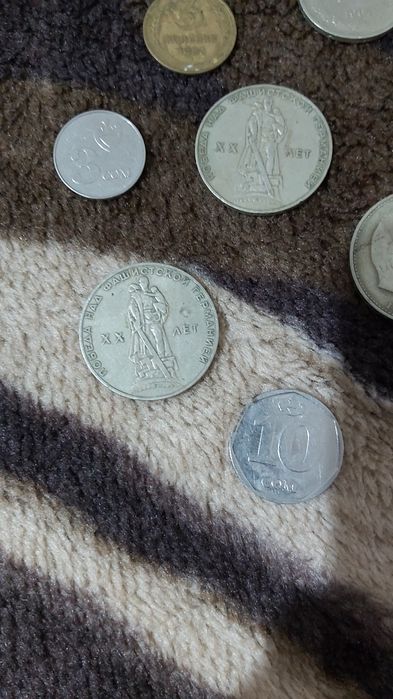 Продам монеты в коллекцию.