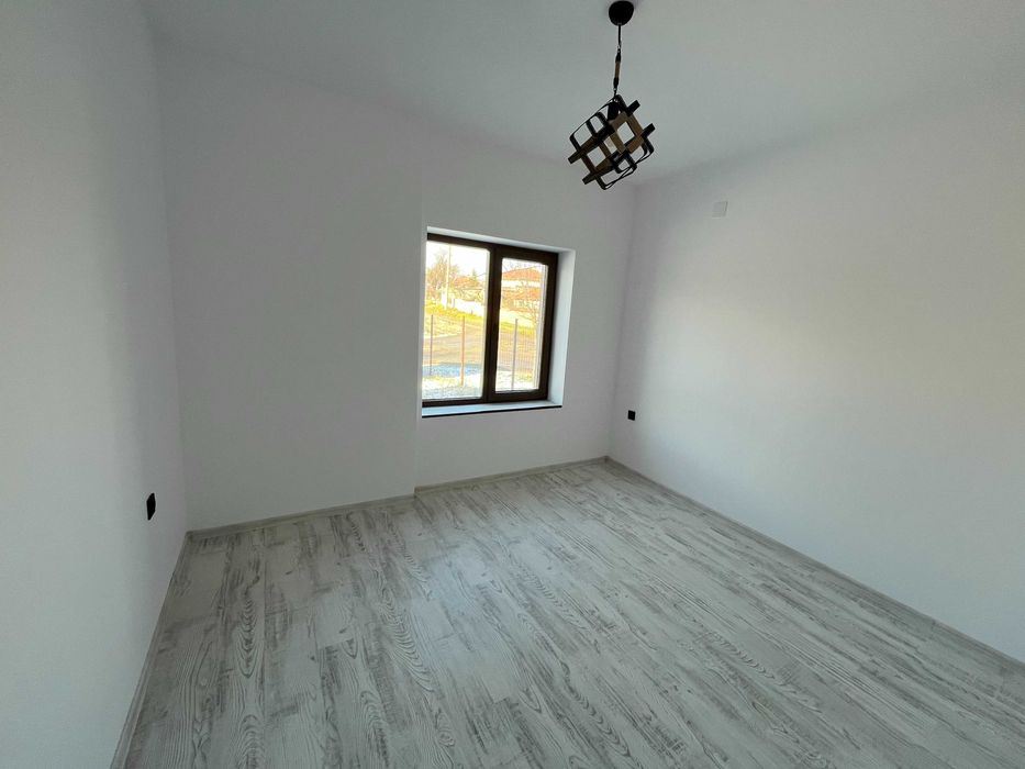 Прекрасна къща за продажба в село Овощник – готова за обзавеждане