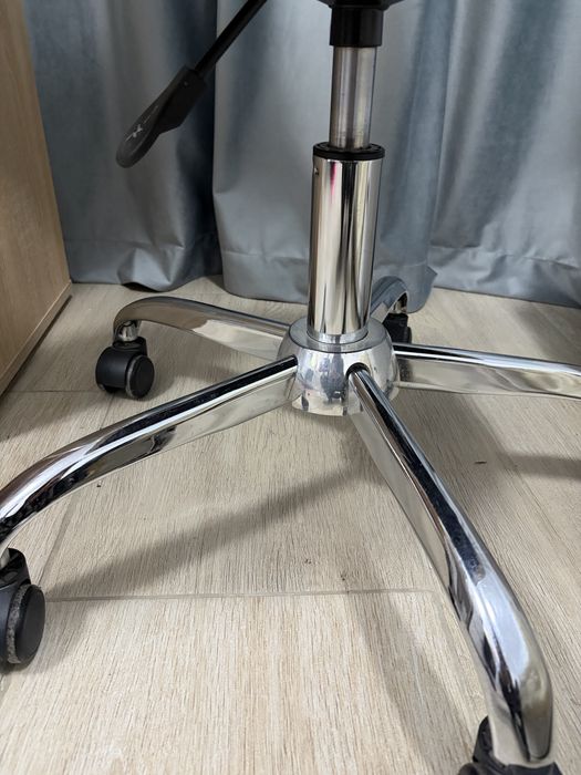 Scaun de birou retapitat jysk