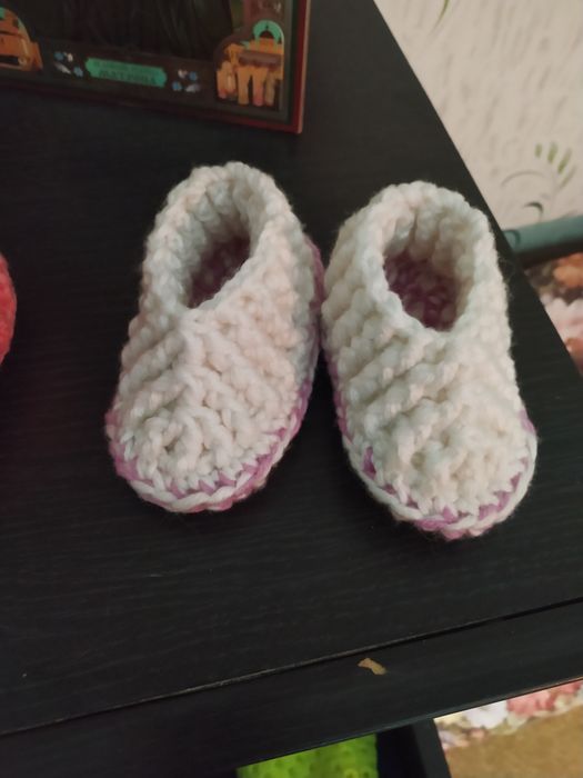 Следочки детские , новые.