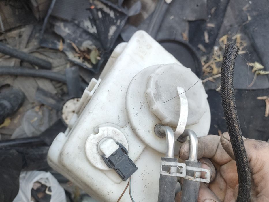 Продам бочки омывателя и другие разные цена от 5000до 10000