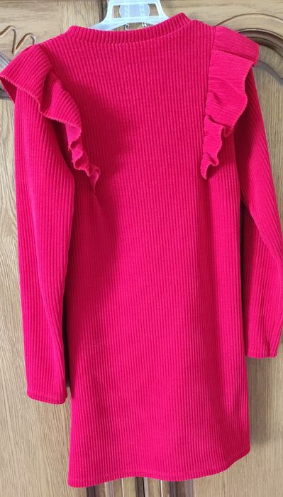 Vând 2 rochițe pentru fetițe