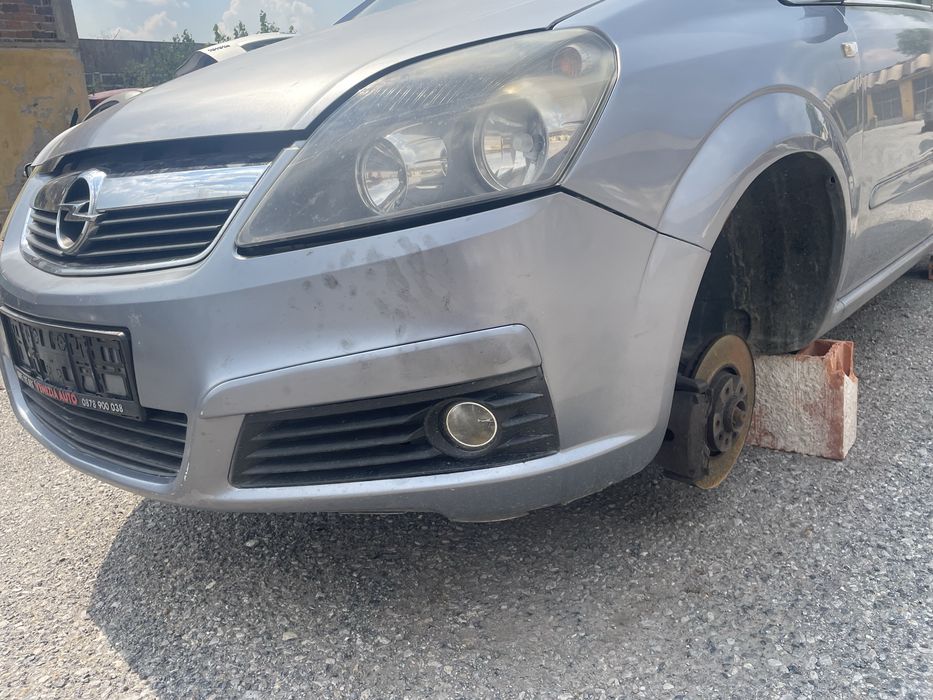 Предна броня за opel zafira B опел зафира