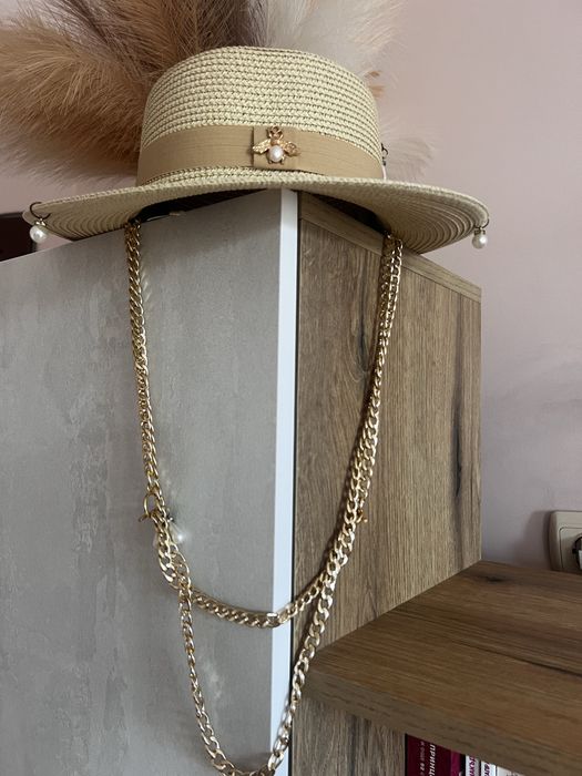 Ефектна дамска шапка