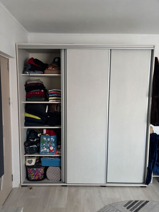 Șifonier 3 uși în stare foarte buna