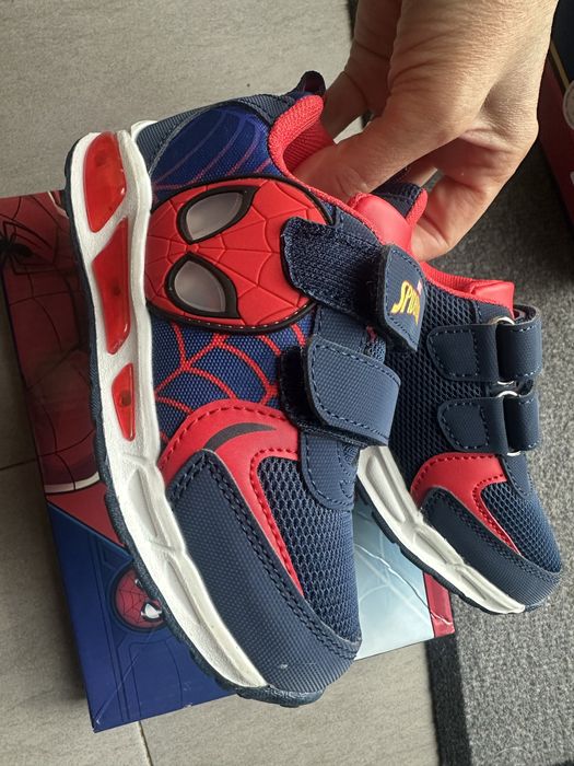 Pantofi sport noi, cu LED, Spiderman,, mărime 26;