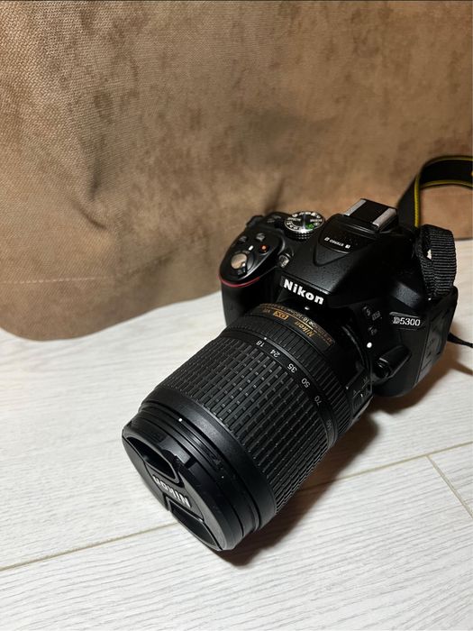 Nikon D5300 + Nikon 18 - 140mm