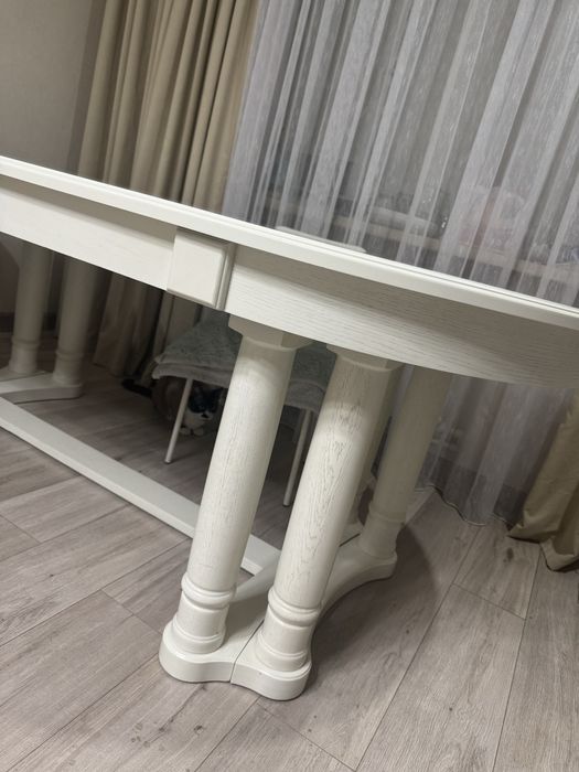 Стол в гостинную