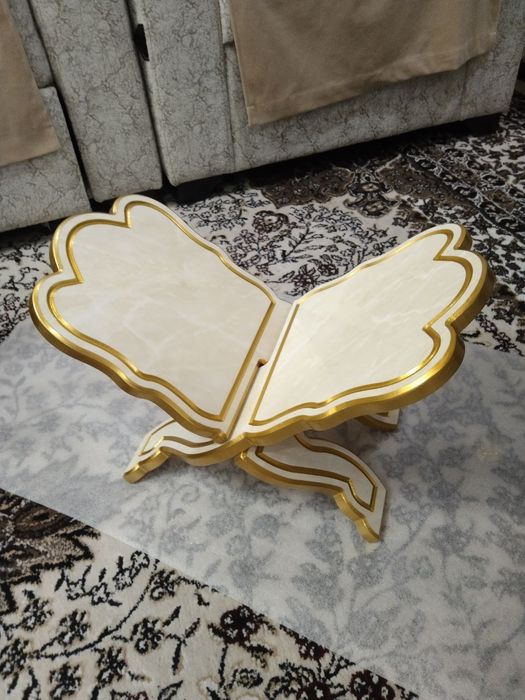 Лавх сотилади жуда чиройли ишланган