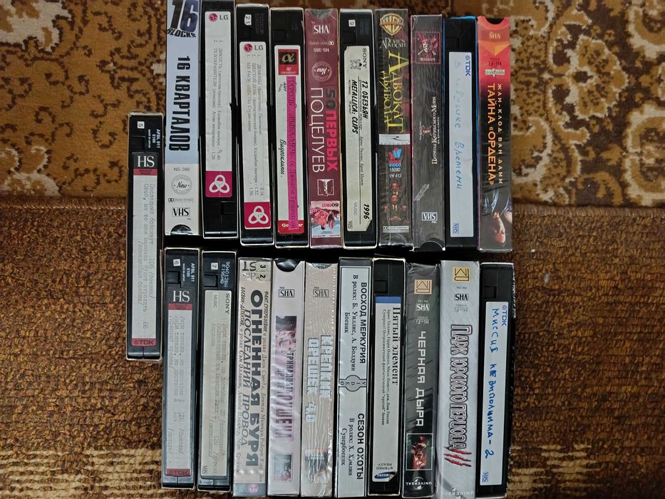 Большой Телевизор (29) видеомагнитофон и кассеты