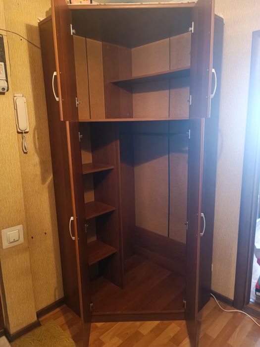 Продам угловой шкаф