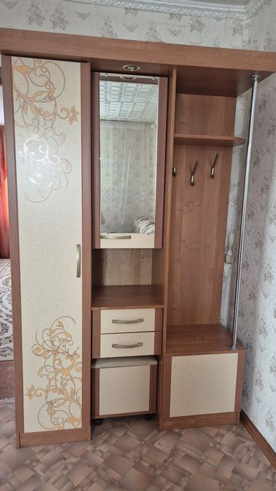 Продам мебель б/у , морозильник MIdea