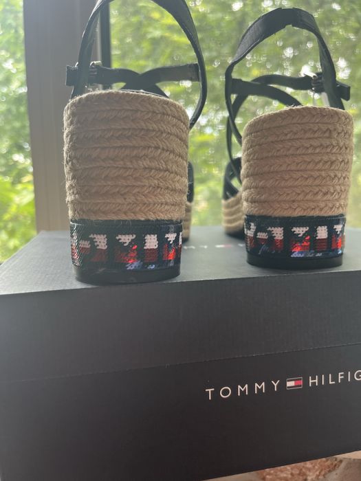 Чисто нови дамски сандали TOMMY HILFIGER