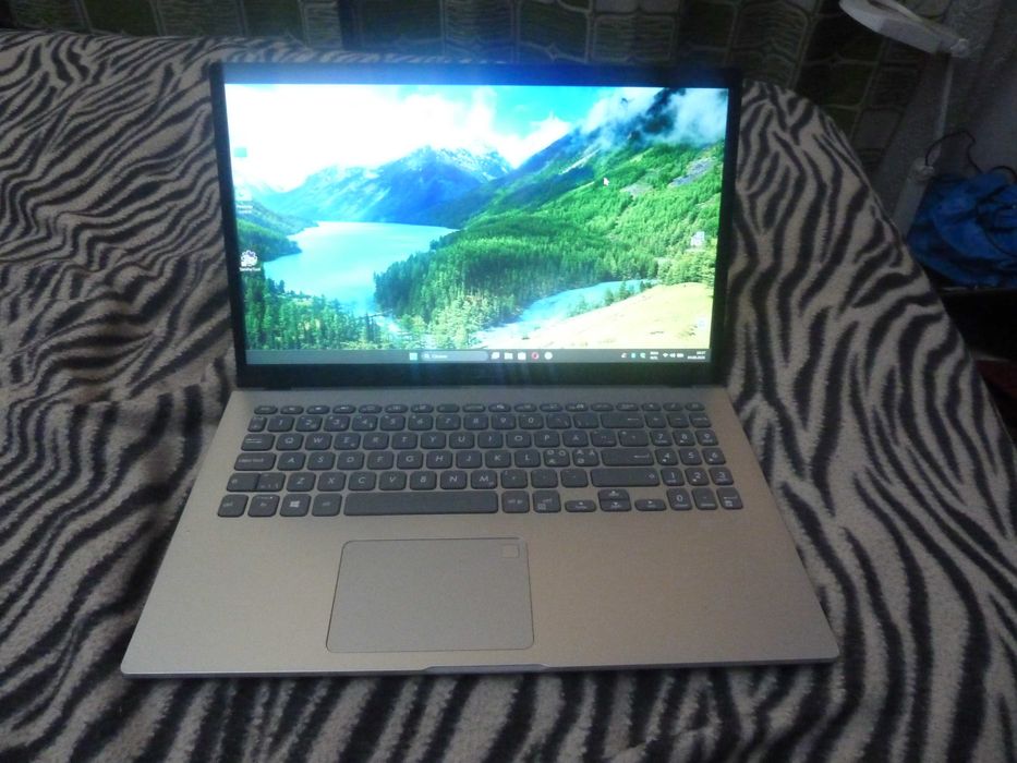 laptop asus 15,6 inch full hd,intel I5-8250,octacore,ram 4gb ddr4,ssd nvme m2sata 256gb
