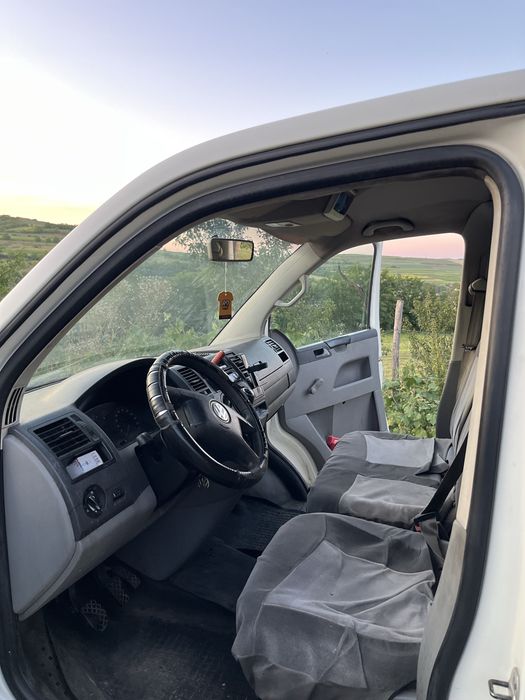 Vând camioneta volkswagen t5 2005