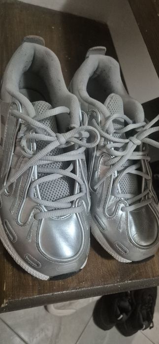 Адидас в сребристо