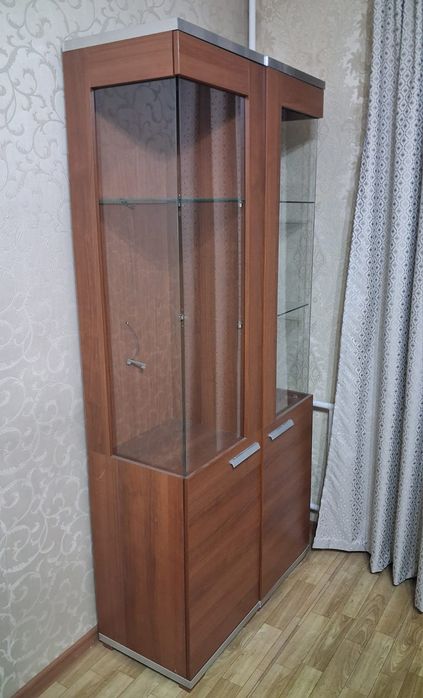 продаю шкаф и тумбочку