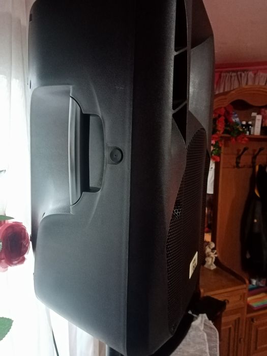 Vând urgent boxa activa the box