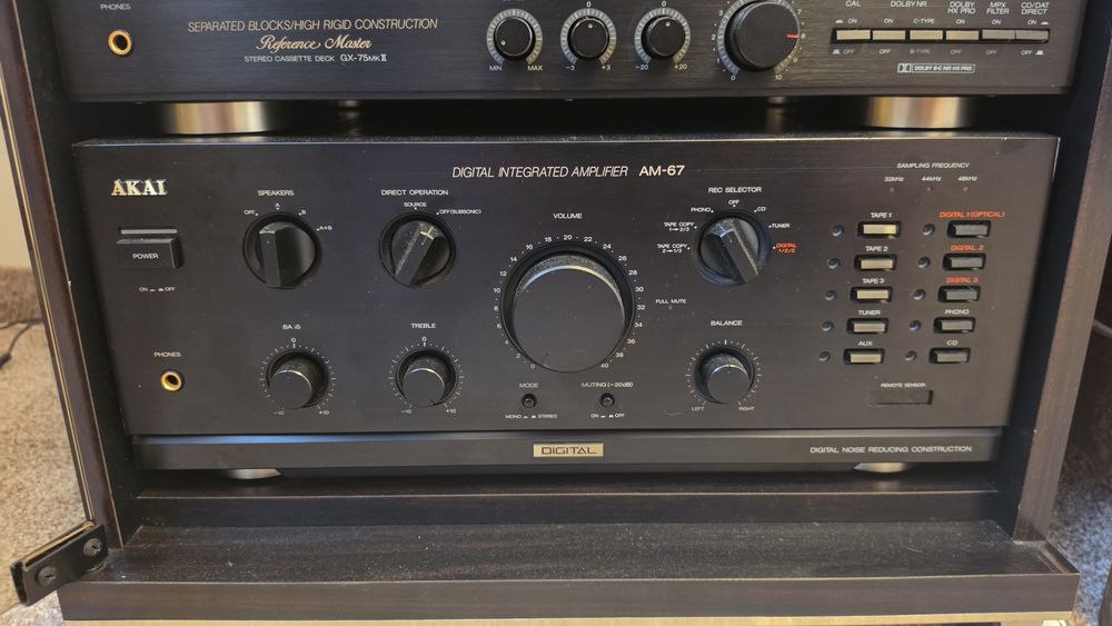 linie audio AKAI