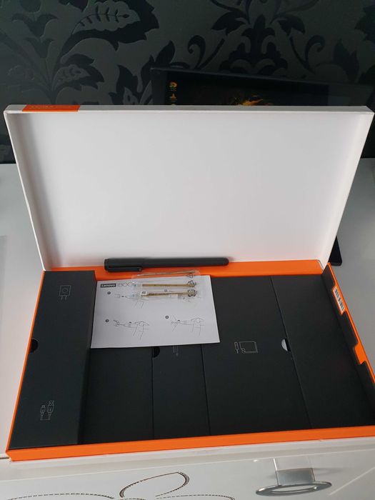 Lenovo Yoga BOOK Win 10 Pro - без следни от употреба