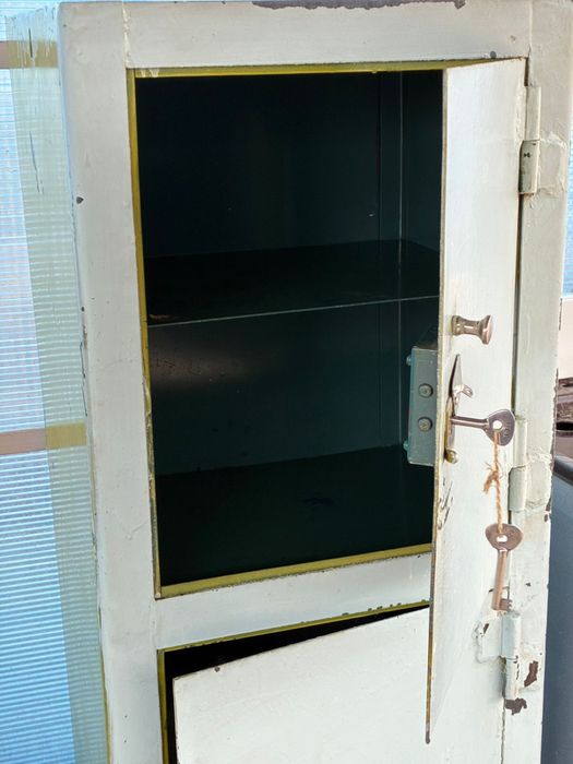 Продам сейф металлический