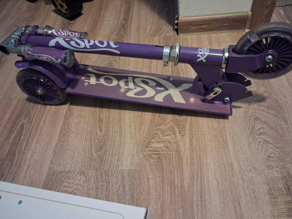 Trotineta cu lumini si doua roti