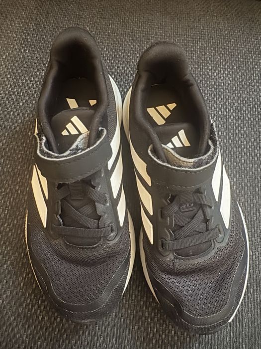 Adidasi unisex nr 29 impecabili
