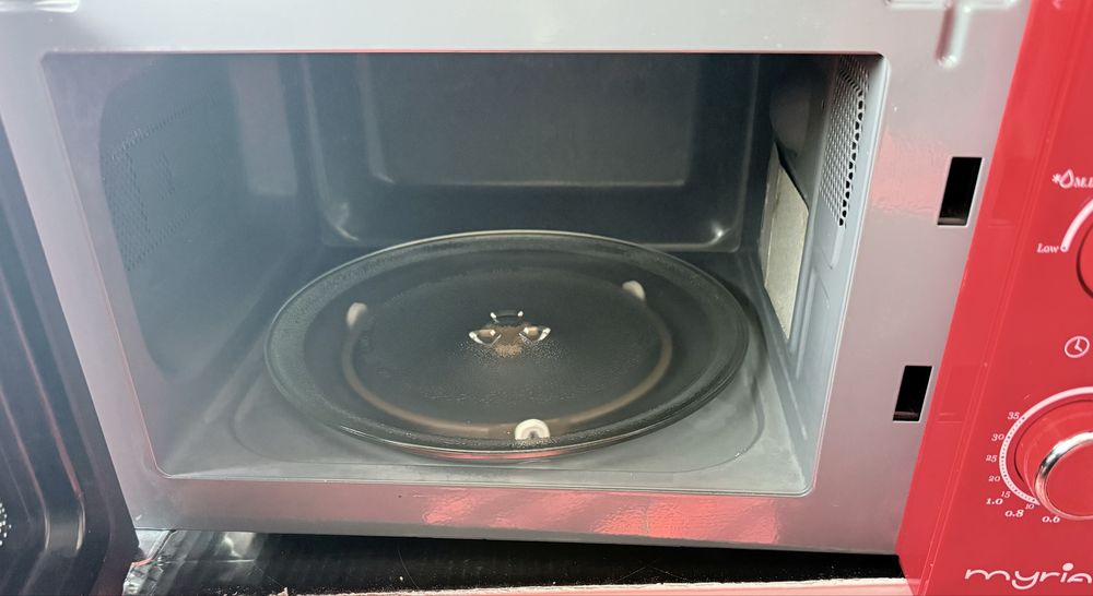 Cuptor microunde MYRIA rosu