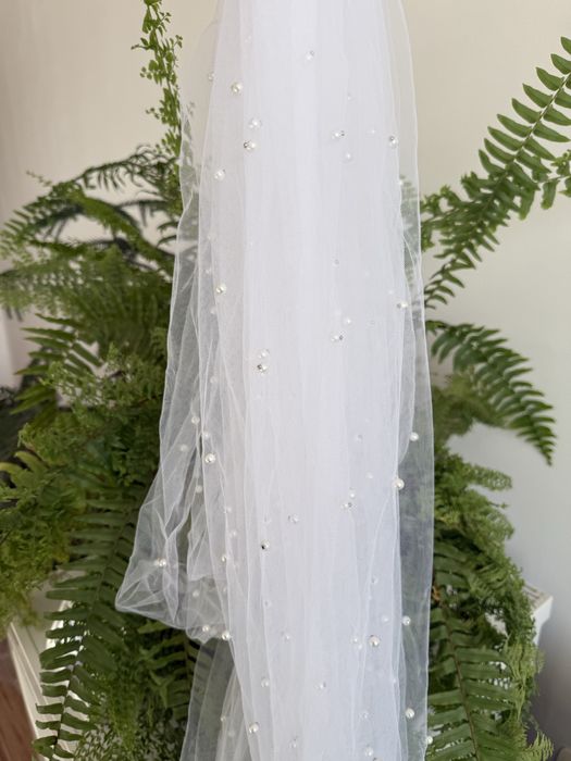 Аксесоари за сватба: кощници, було, табели, панделки,бутониери