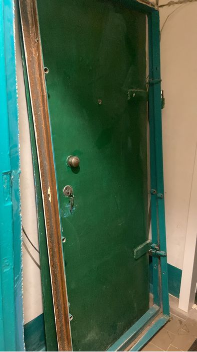 Железная входная дверь