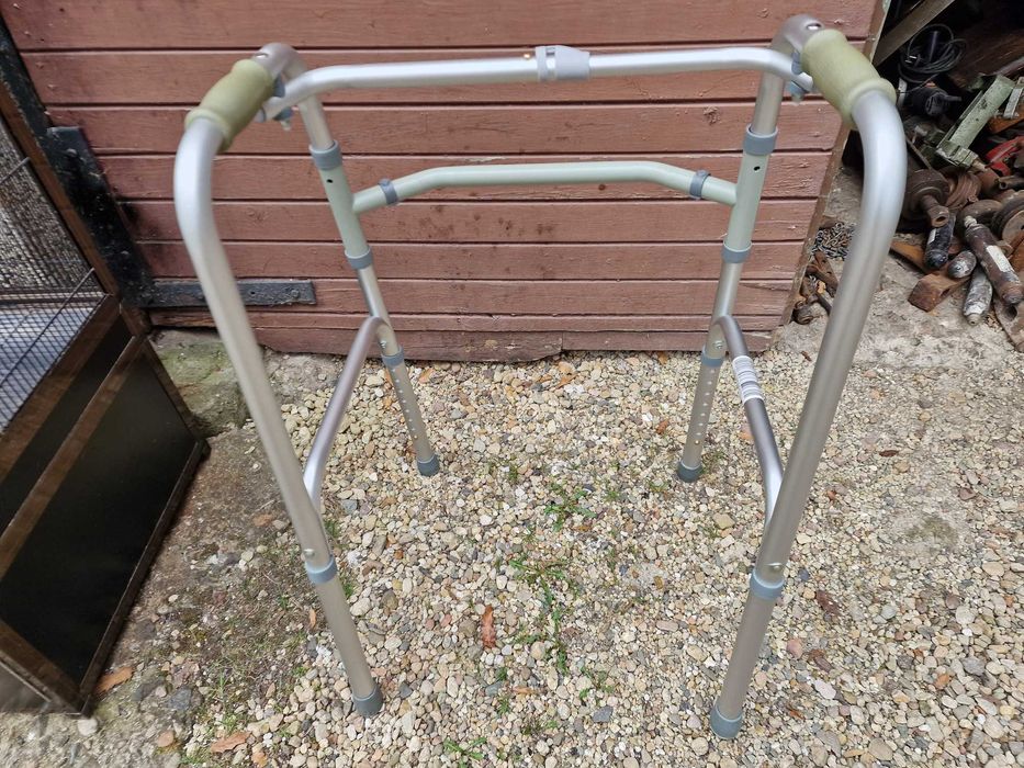 Помощна, раздвижна проходилка