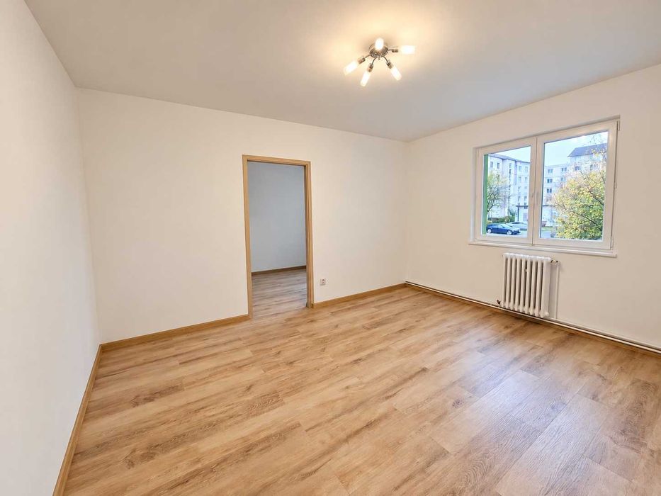 Apartament de vanzare 2 camere Cedonia etaj 1 fara mobilier