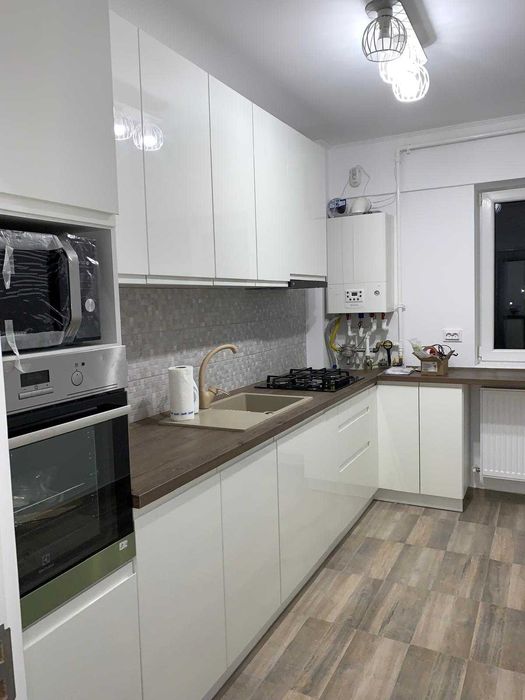 Inchiriez  Apartament modern ultracentral 2 camere + parcare privată
