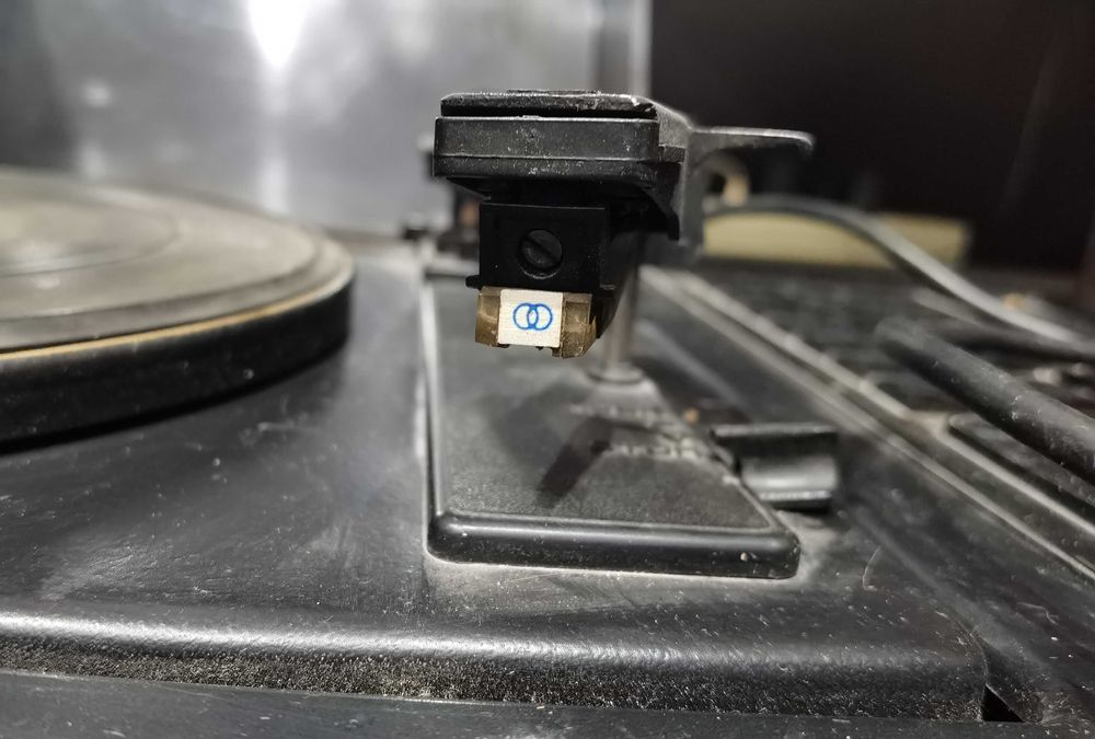 Продаётся проигрыватель Эстония 008 с колонками