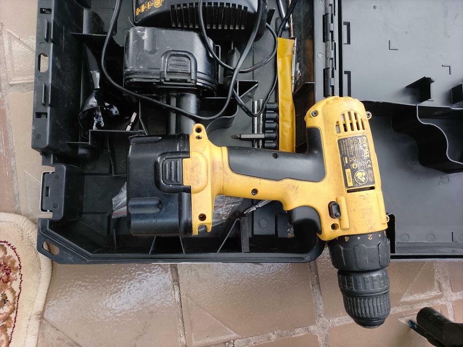 Шуруповерт DeWALT